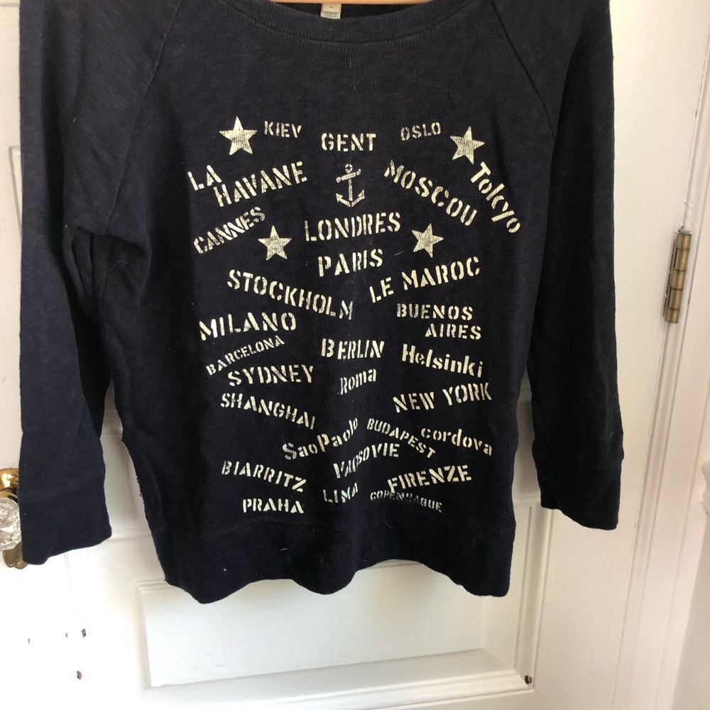 Sweatshirt